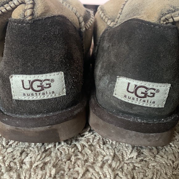Brown Button UGGS - Picture 9 of 12